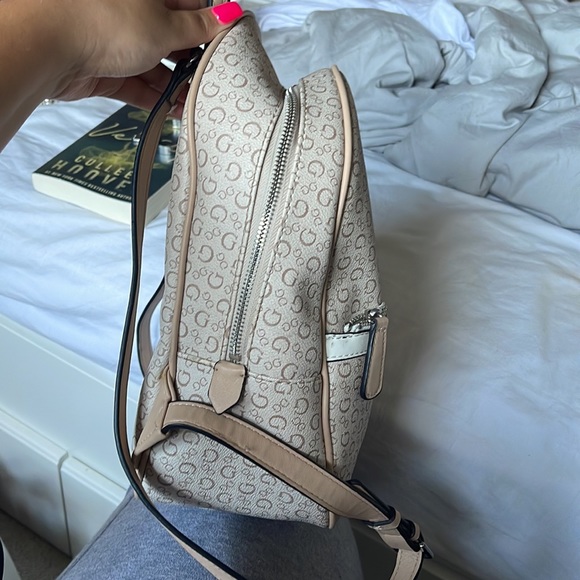 Guess backpack - Picture 4 of 5